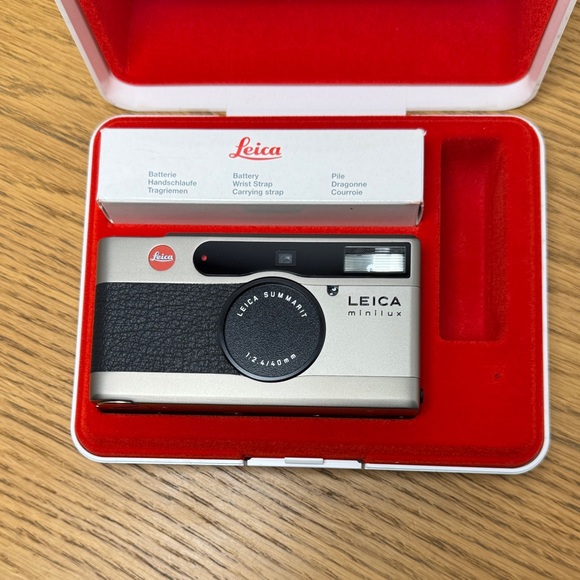 LEICA Minilux Point Shoot 35mm Camera Summarit Lens Silver Case Red Interior